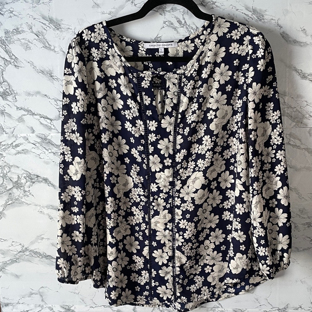 Collective Concepts L  Navy/White Floral Blouse